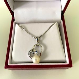 Pearl & diamond heart necklace